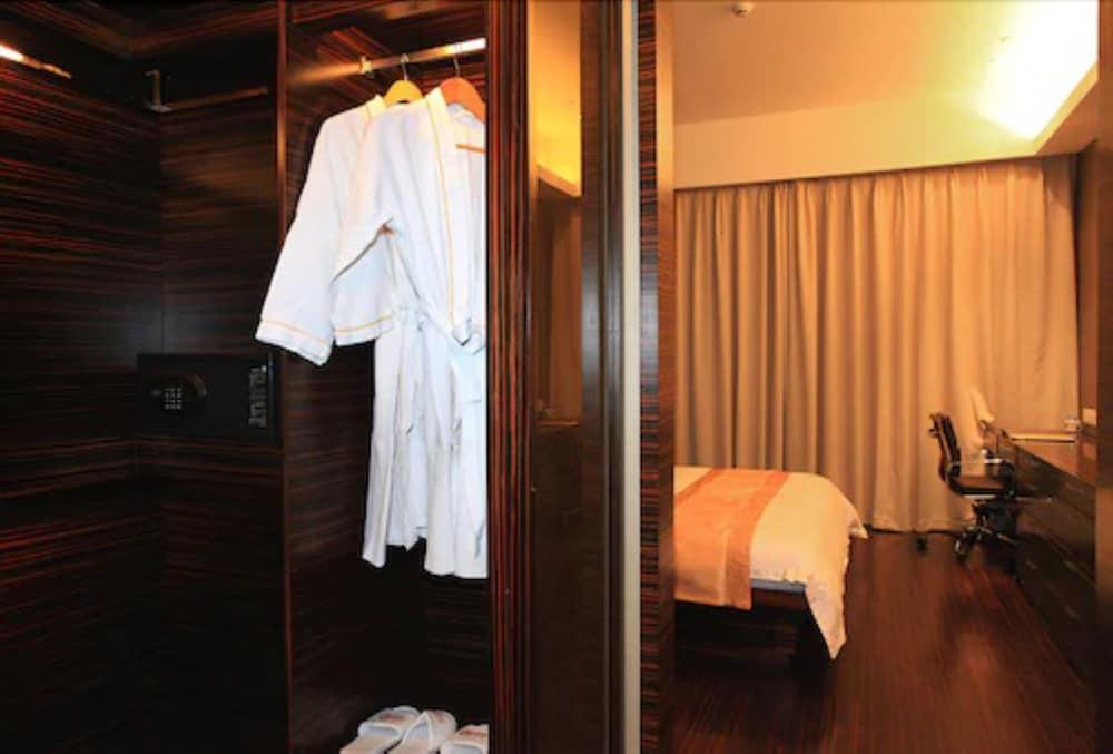 Guangzhou Heefun Apartment - Poly World Trading Center Shajing Exterior photo